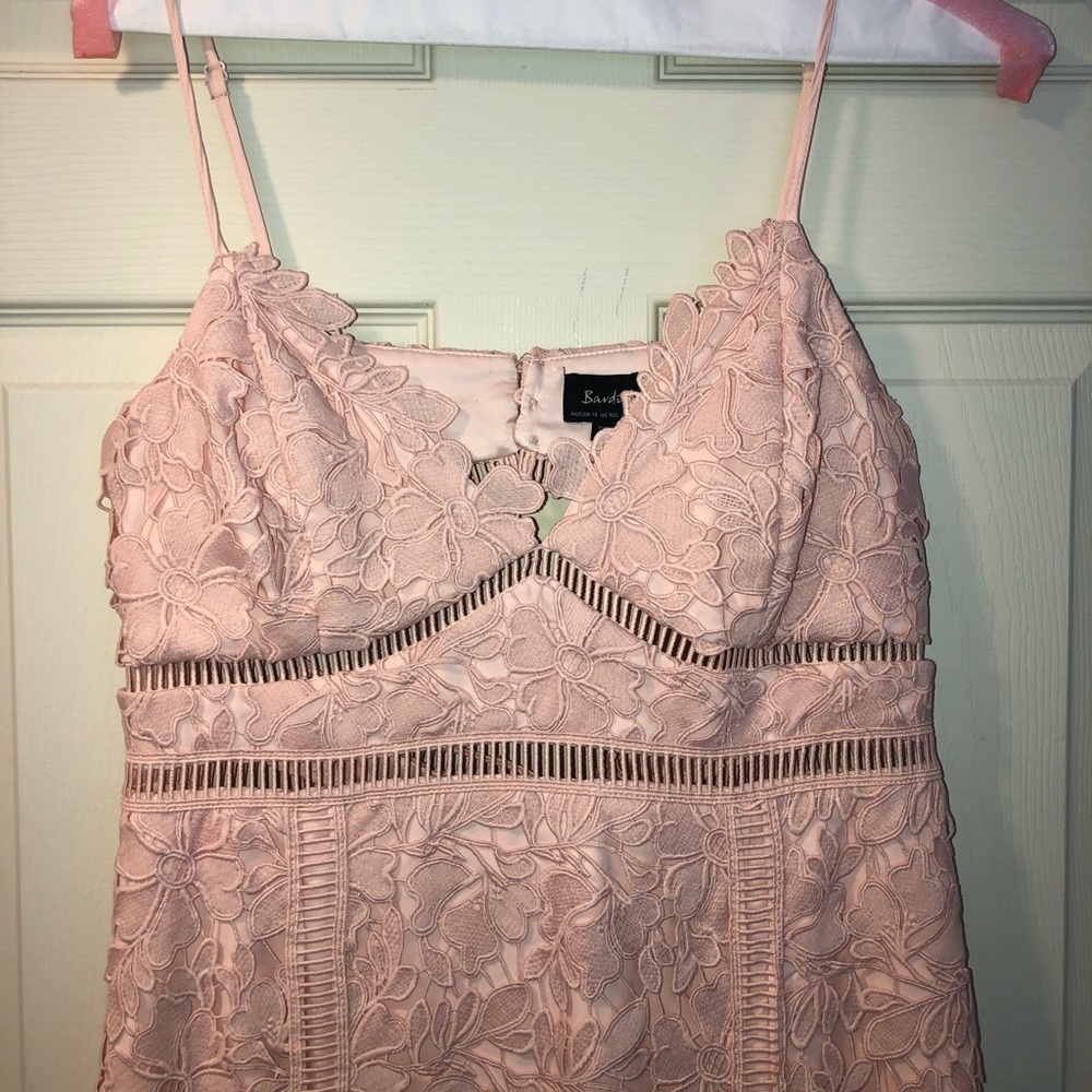 Woman’s lace dress - Picture 2 of 8